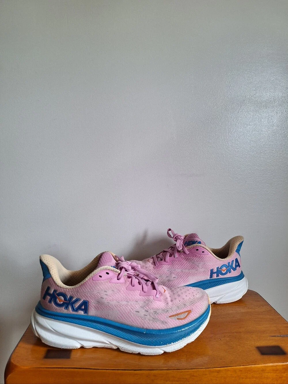 Hoka Clifton 9 Women's Cyclamen / Sweet Lilac Size 9B